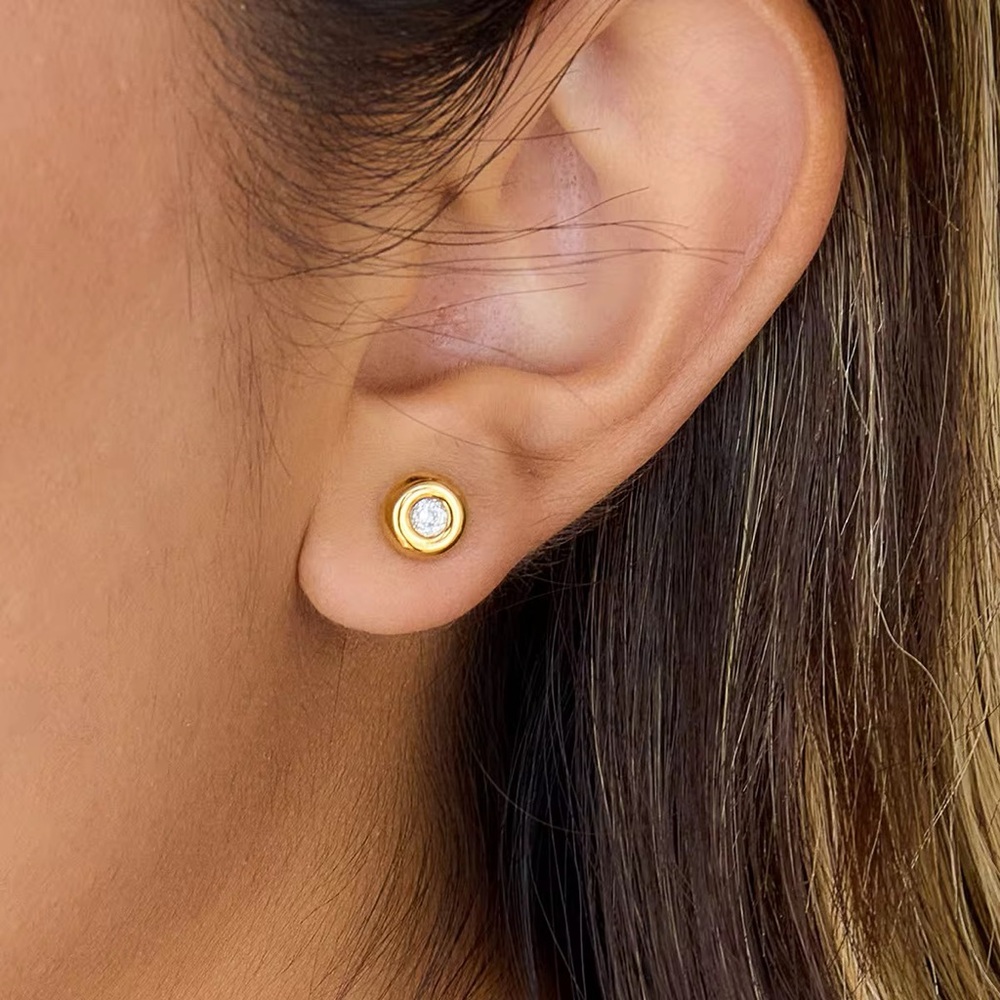 18K Gold Plated Stud Earrings and Necklace Set - Picture 5 of 7